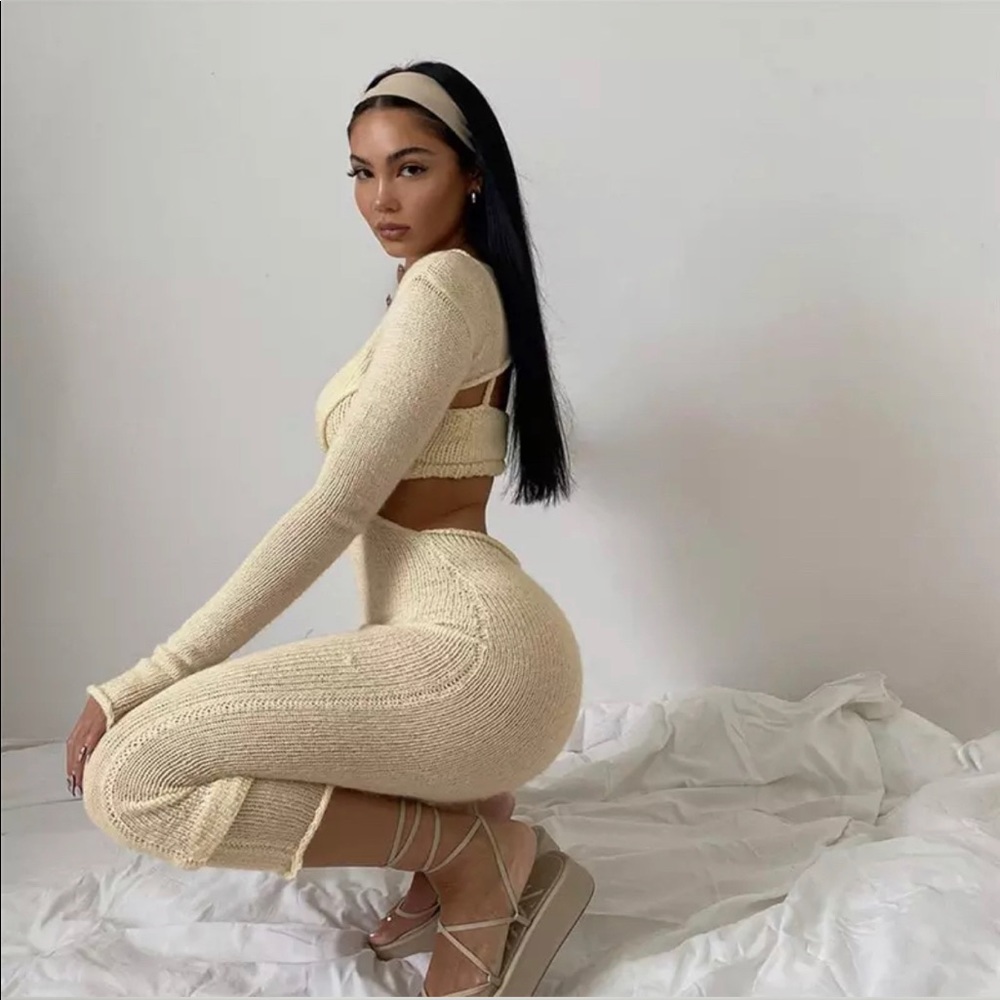 Two piece set - Picture 3 of 3